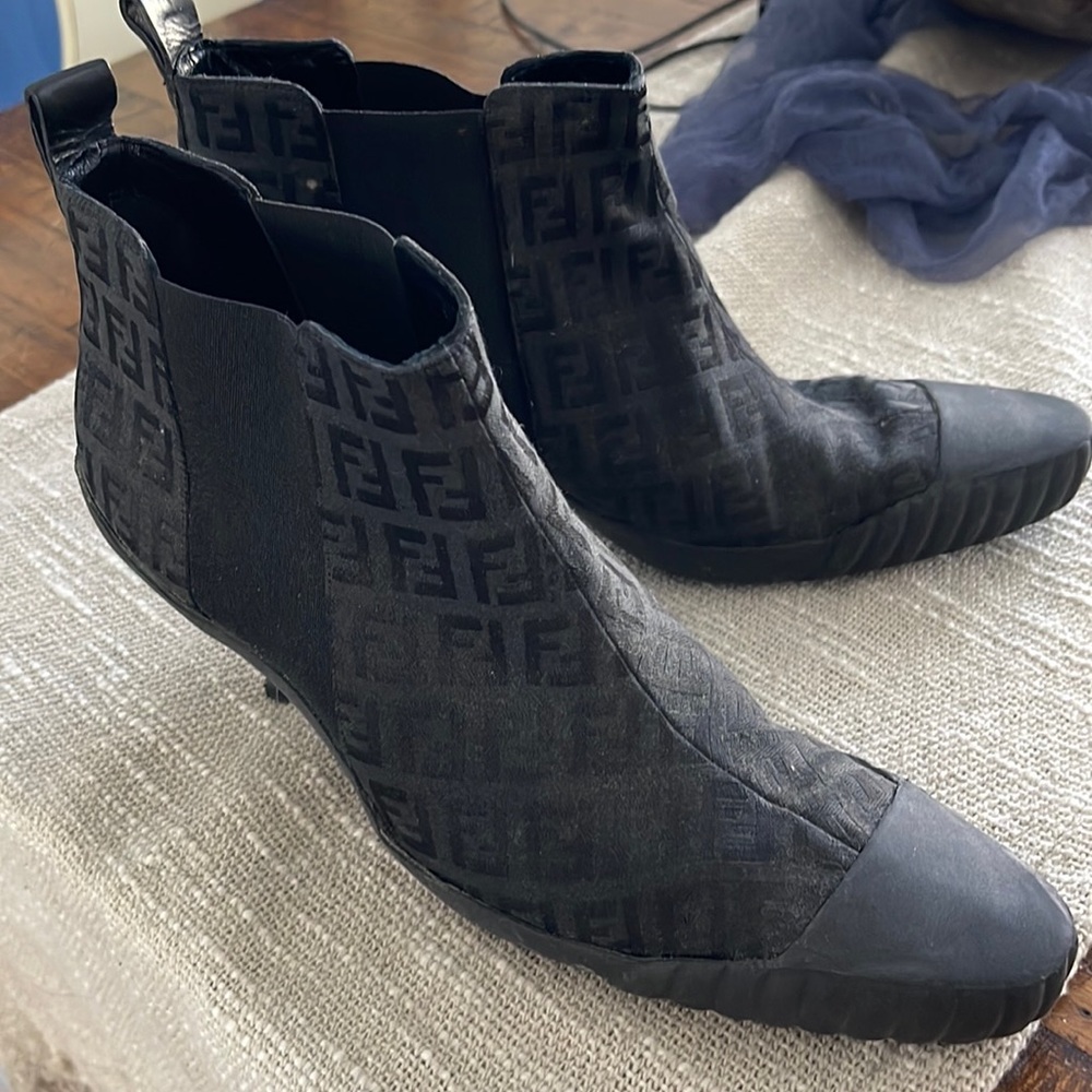 Fendi, size 7 could fit 7 1/2